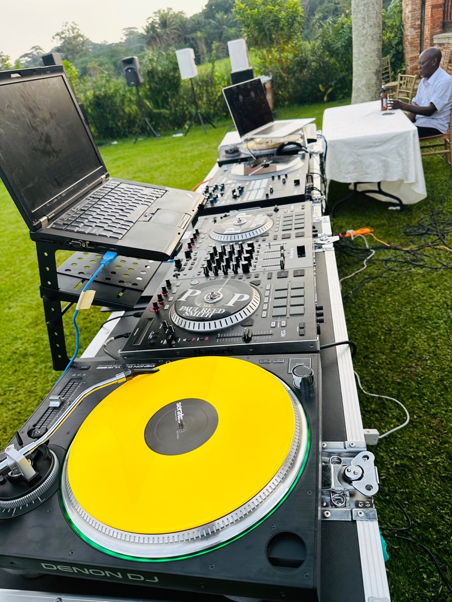 Turntable and mixer in an outdoor setup